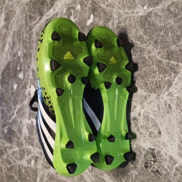Adidas PREDATOR YOUTH soccer cleats size 1 1/2 Excellent condition Black/neon gr - Picture 5 of 8
